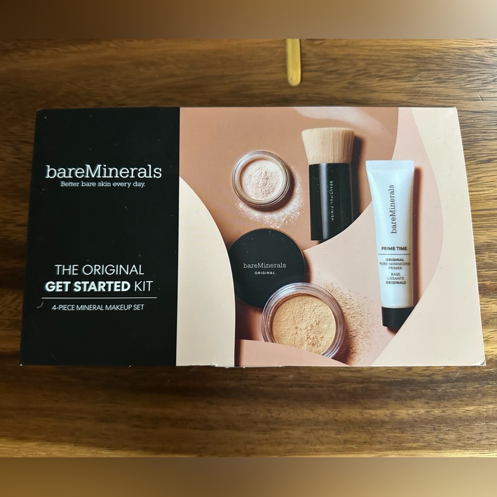 NIP Bare Minerals Get started kit fairly light new makeup